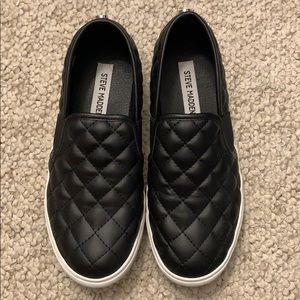Steve Madden black van style shoe